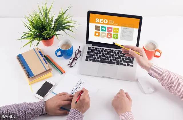 台风天湛江一高校宿舍门被强风吸走